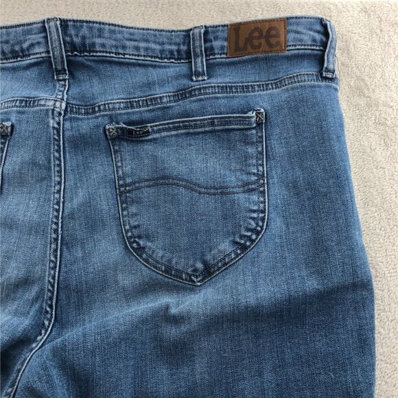 Lee Womens Jeans Size 22M Blue Denim Regular Fit Straight Leg Mid Rise Classic - Picture 11 of 16